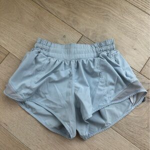 Lululemon hotty hot 2.5 inch shorts